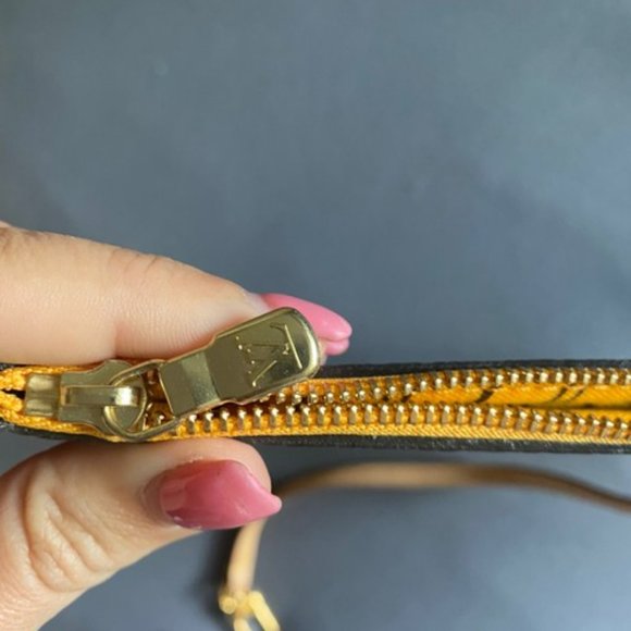 Auth Louis Vuitton YELLOW NEON Neverfull GM wristlet - Picture 5 of 8